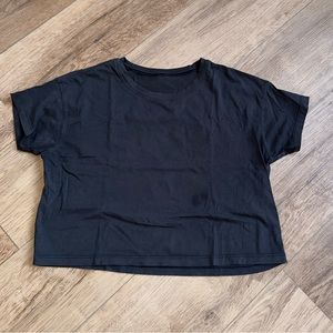 LULULEMON BLACK CROPPED TEE